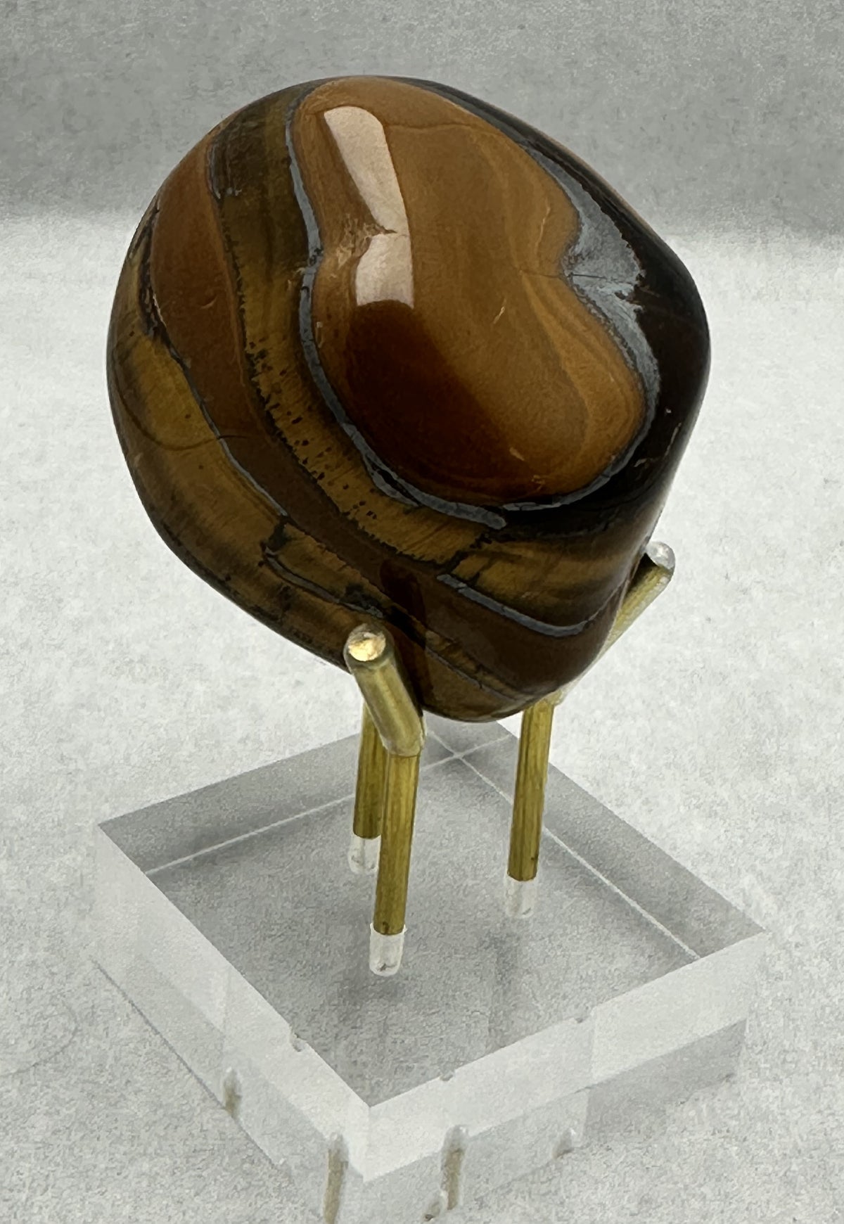 Piedra de ojo de tigre pulida de gran tamaño