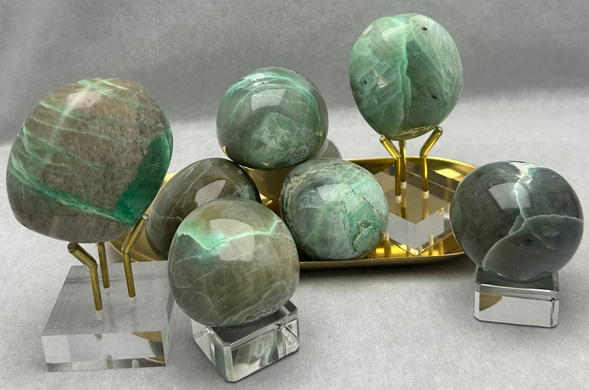 Piedras de garmerita pulidas