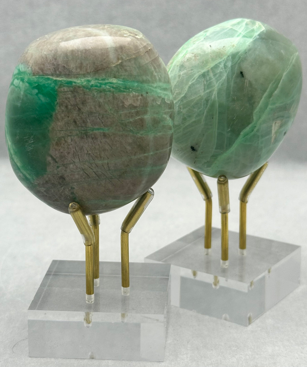 Piedras de garmerita pulidas
