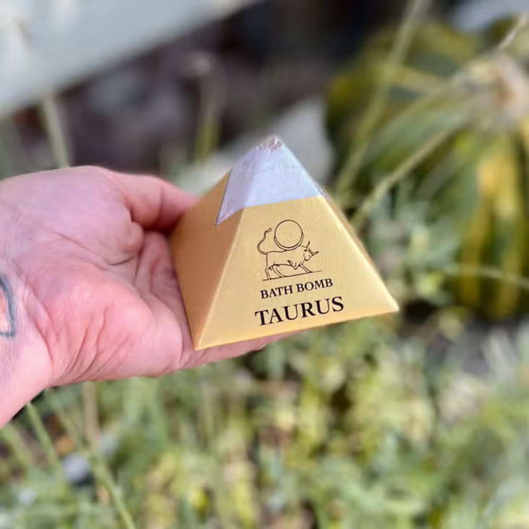 Bomba de baño Tauro con cristal oculto 