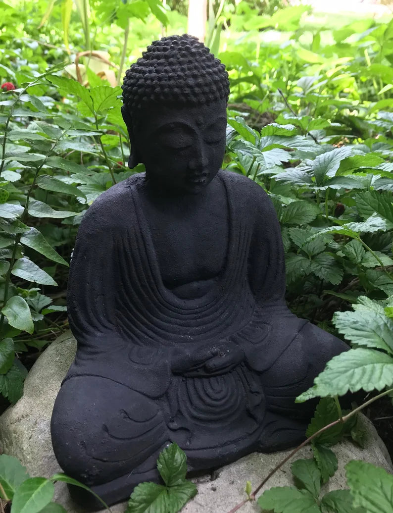 Estatua de piedra volcánica y porta incienso Buda meditando
