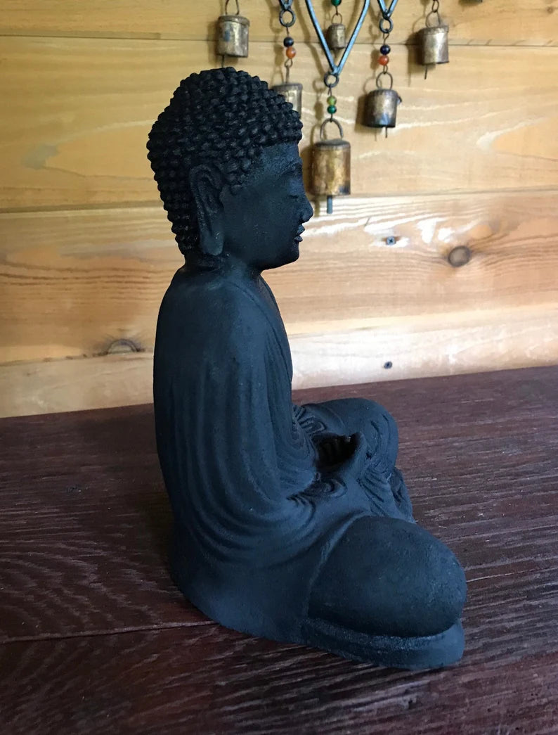 Estatua de piedra volcánica y porta incienso Buda meditando