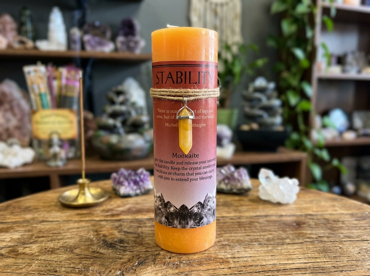 Vela de pilar con colgante de cristal energético