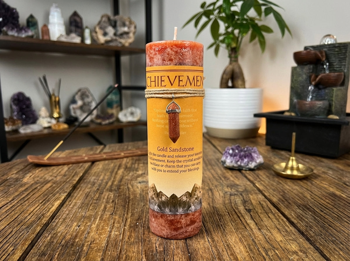 Vela de pilar con colgante de cristal energético