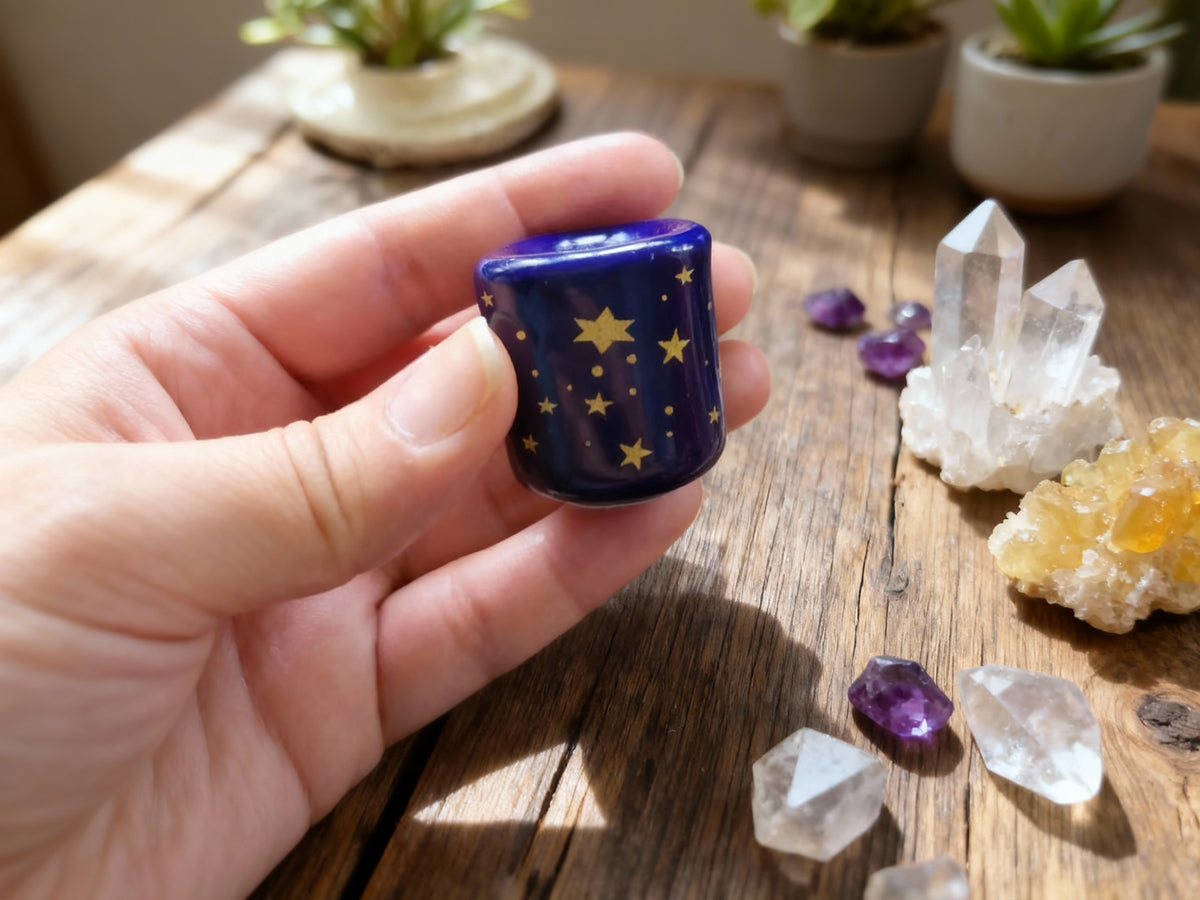 Portacarillones de cerámica con forma de estrella en azul y dorado