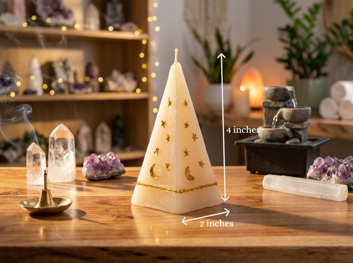Vela con símbolo sagrado: pirámide con luna y estrellas color marfil