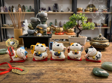 Mini Maneki Neko (Beckoning Cat)