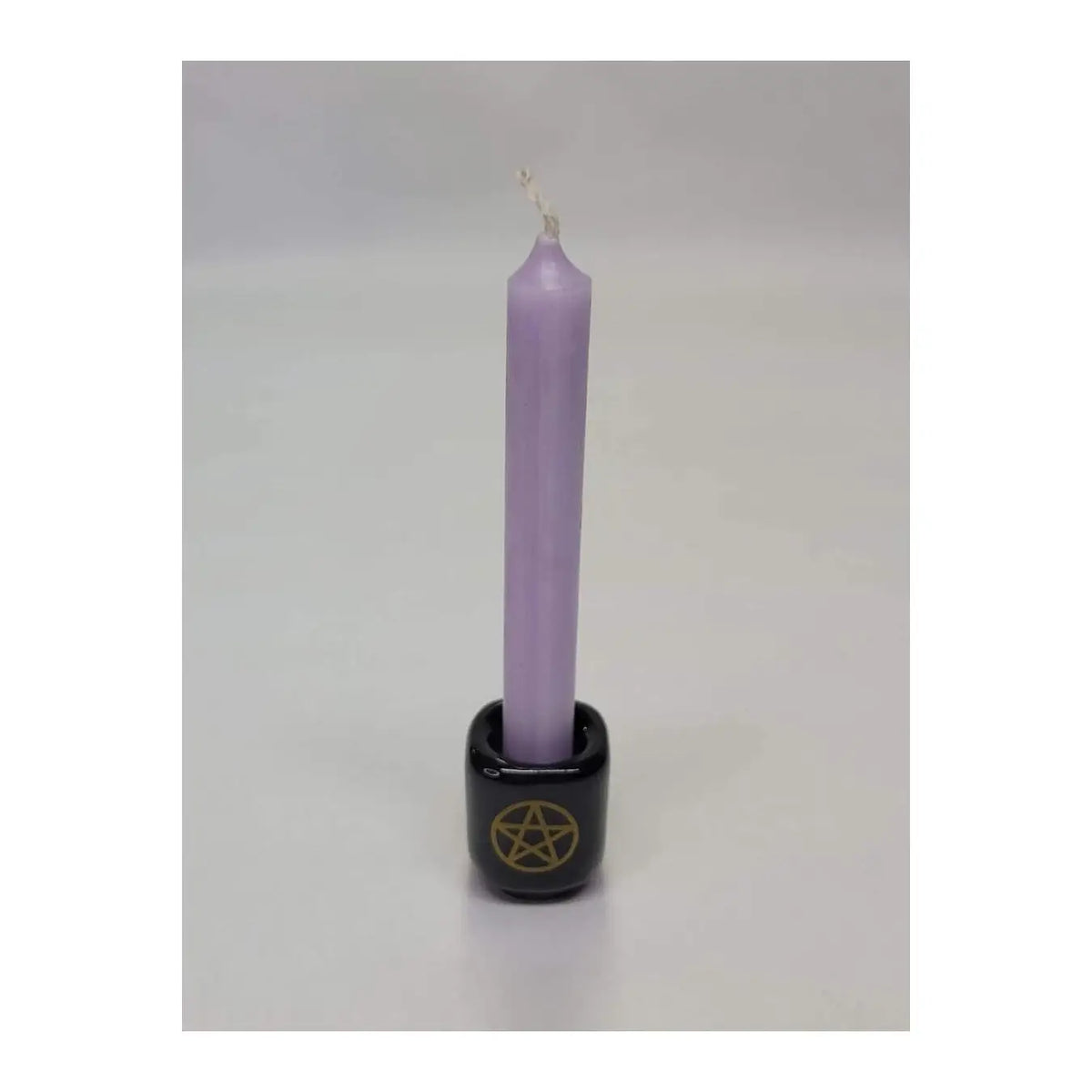Candelabro de cerámica con forma de carillón y pentáculo